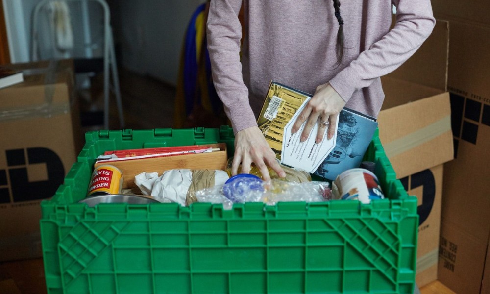 Cardboard Boxes VS Plastic Moving Totes: Which One is Better?